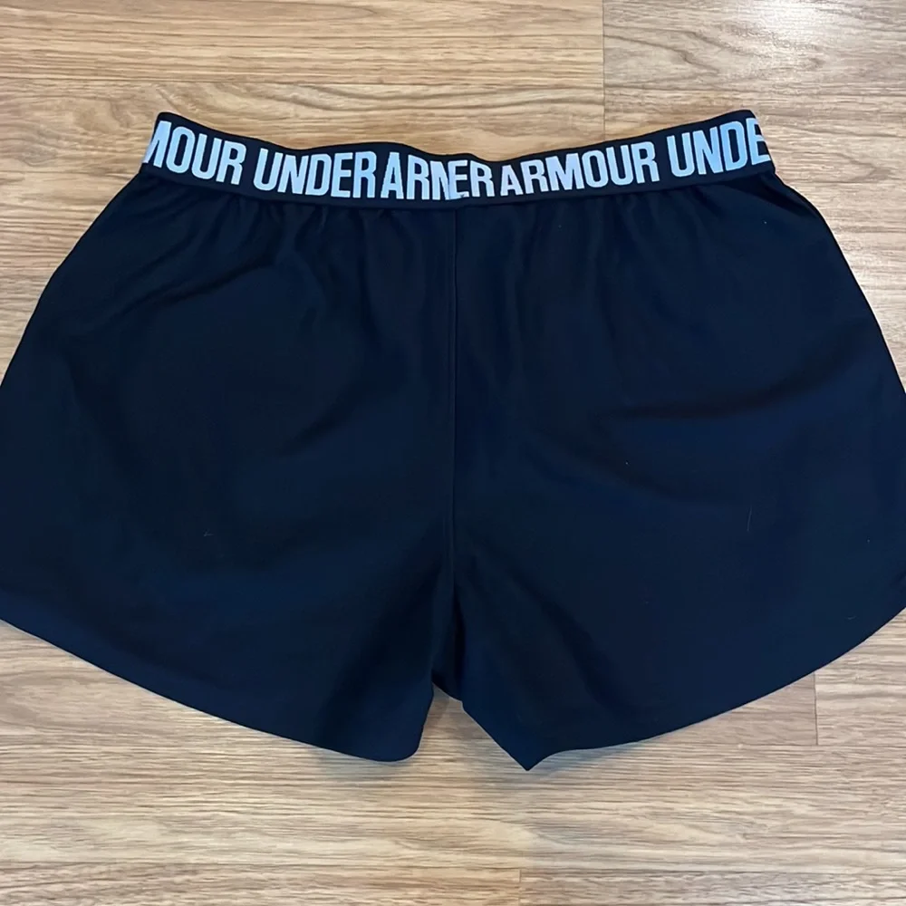 Under Armour Shorts Size Medium. Check Measurements